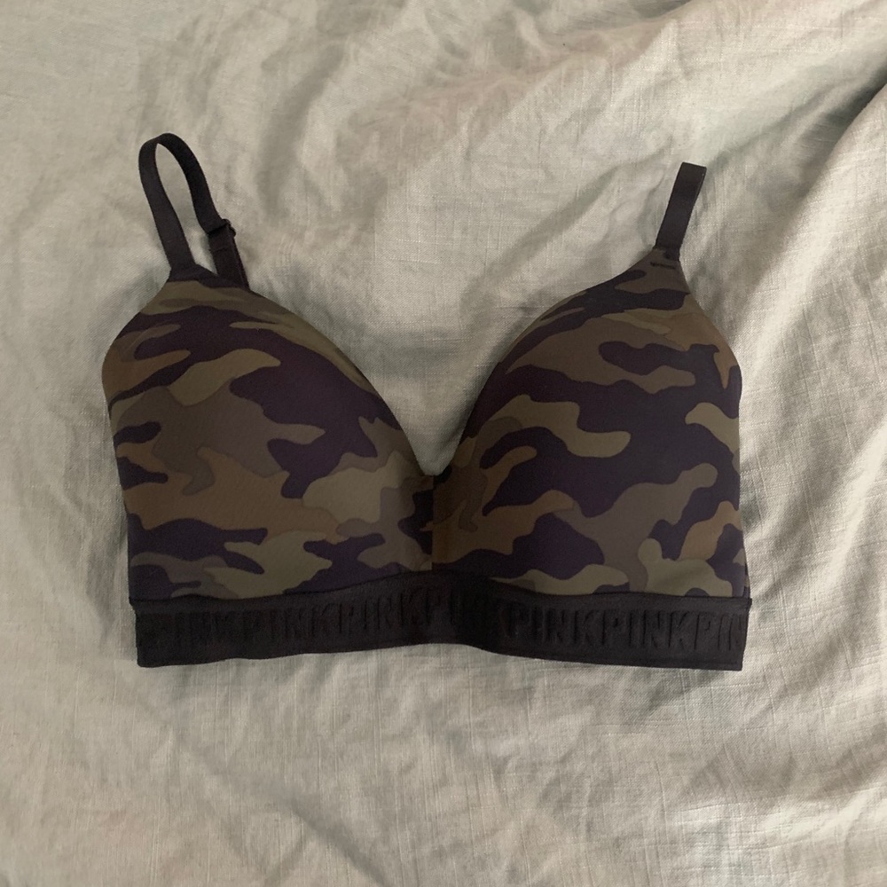 PINK Wear Everywhere Wireless Lightly Lined Bra